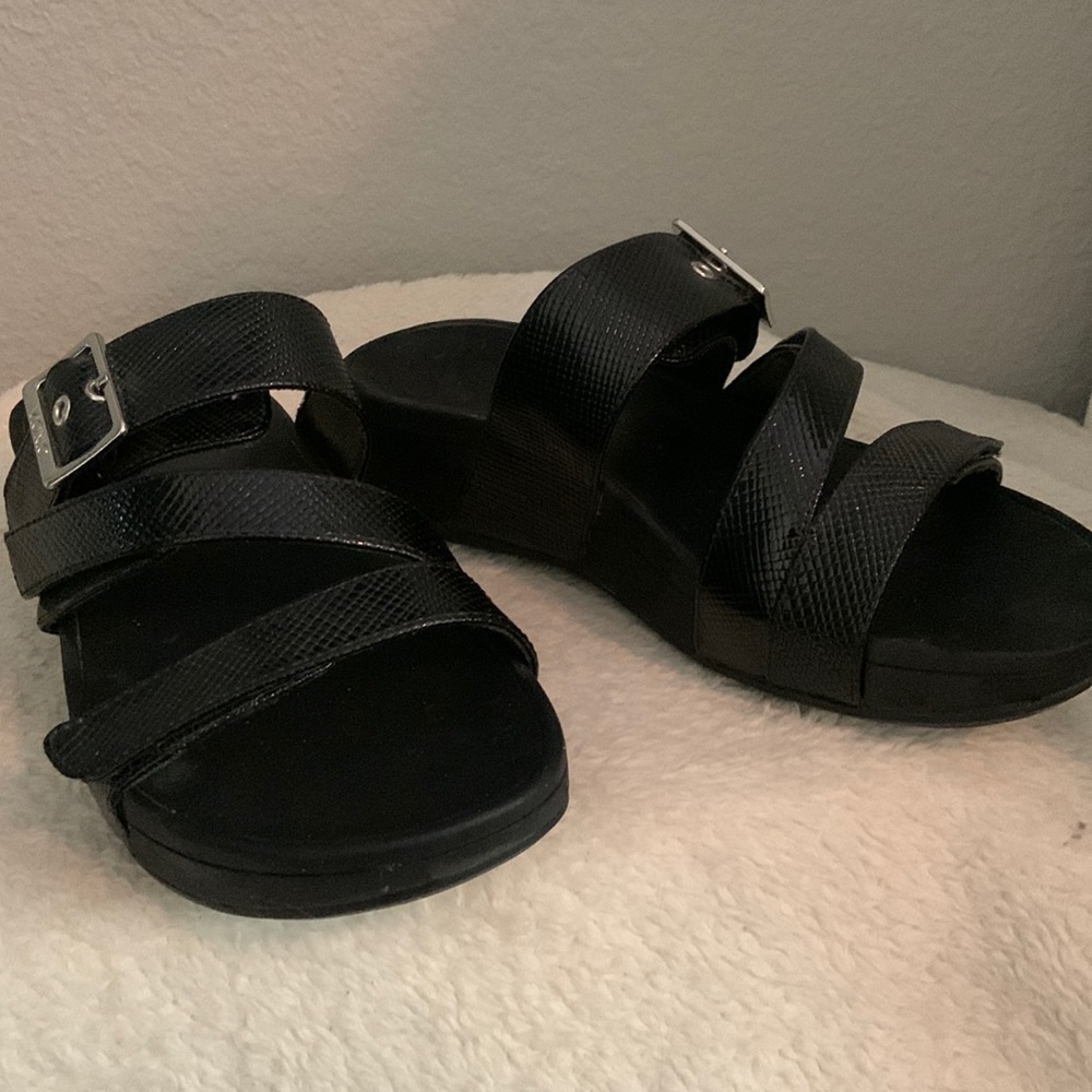 Vionic black sandals